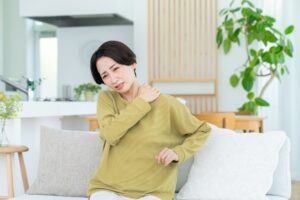 巻き肩 肩こり